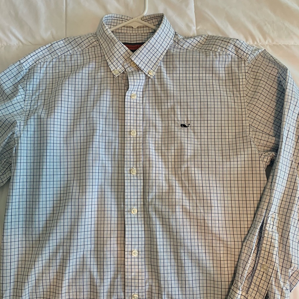 Vineyard Vines long sleeve button down. Size L.